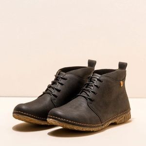 El Naturalista Angkor Black Ankle Boots